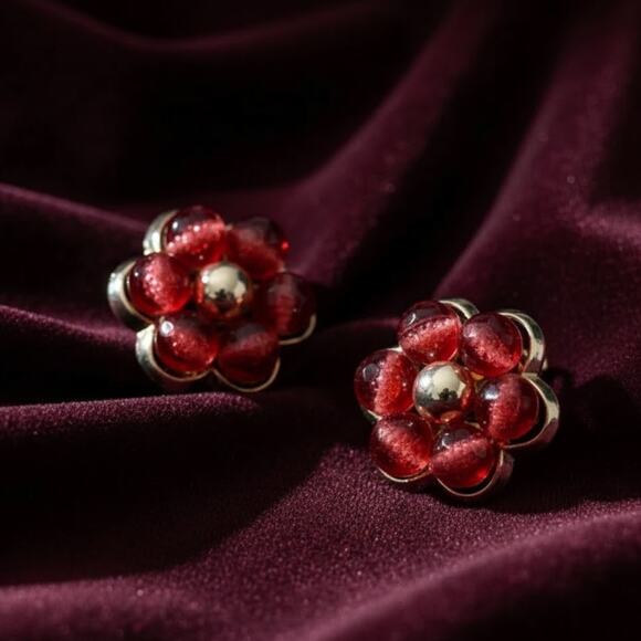 Vintage Coro Flower Clip On Earrings Red - Picture 1 of 13